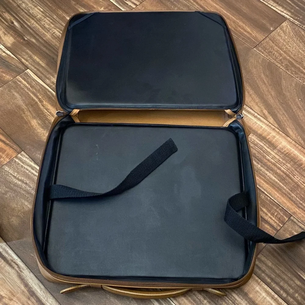 Levenger • Pebble Leather Laptop Case